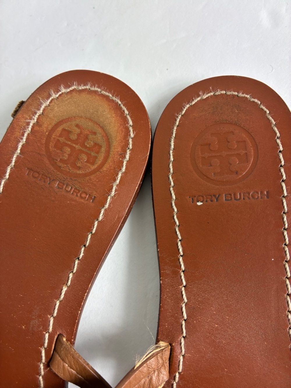Tory Burch Flat Thong Sandals Leather Circle-Logo Chestnut Sz 7 - Picture 4 of 9